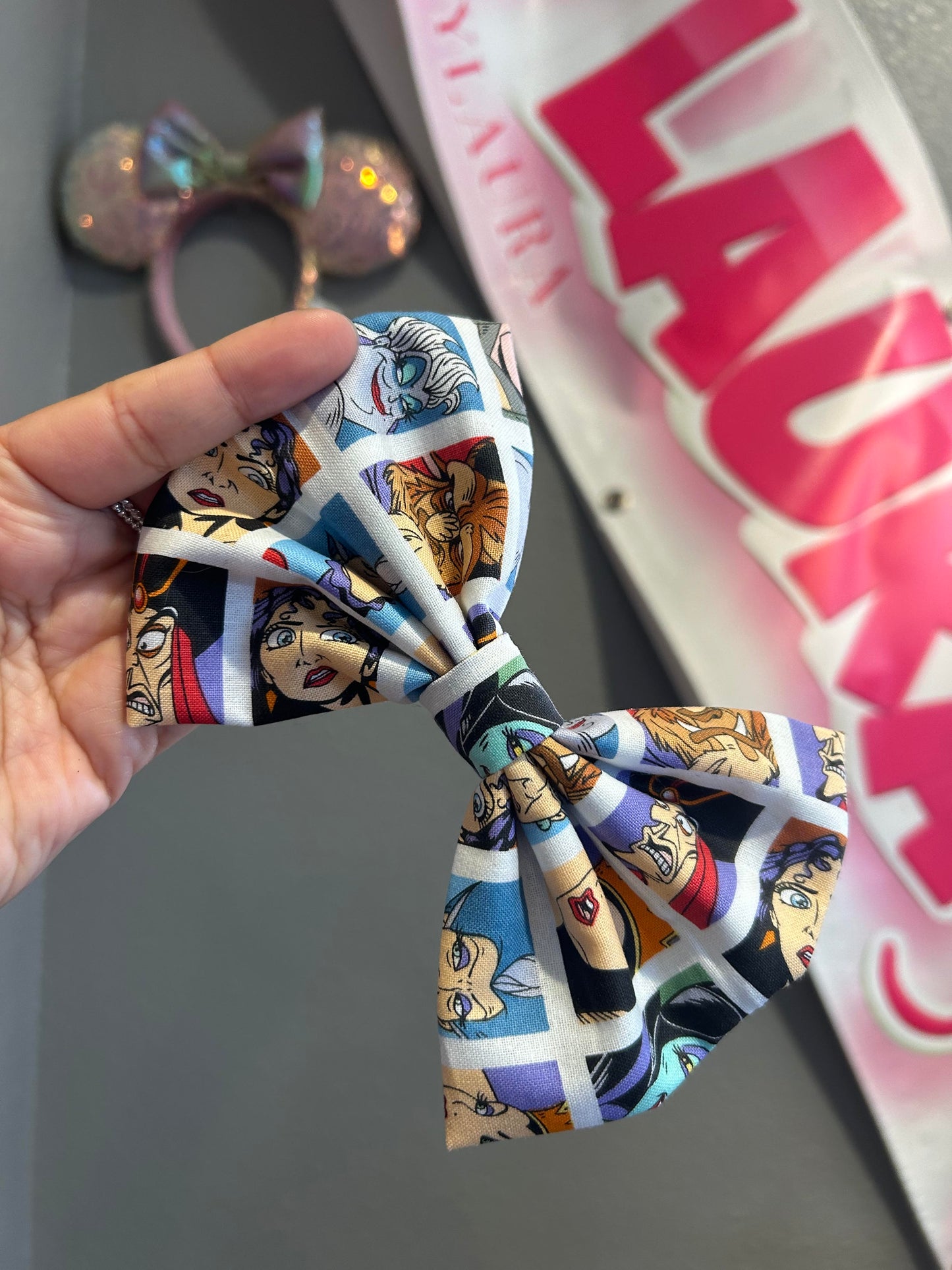 Villain Bow Clip